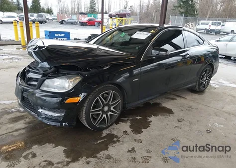 2013 Mercedes-Benz C 250 z USA, uszkodzony, nr VIN WDDGJ4HB4DF952100